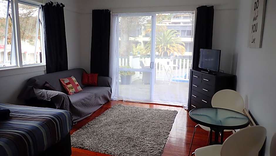 Centabay Lodge and Backpackers