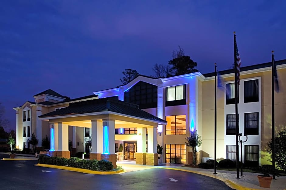 Lexington Inn and Suites