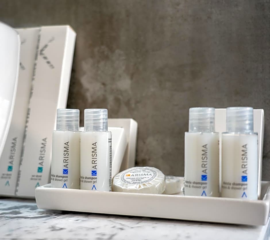 Skyline Rooms & Suites