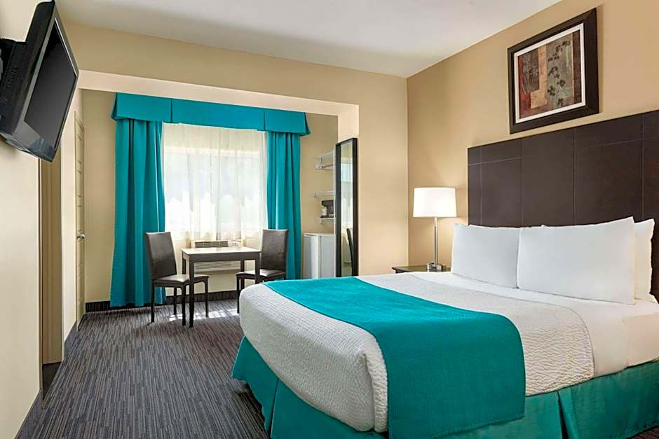 Days Inn by Wyndham Montreal East