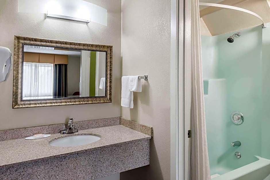 Super 8 by Wyndham Bangor