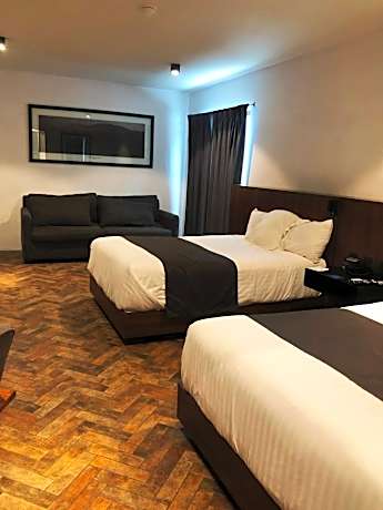 Deluxe Family Suite