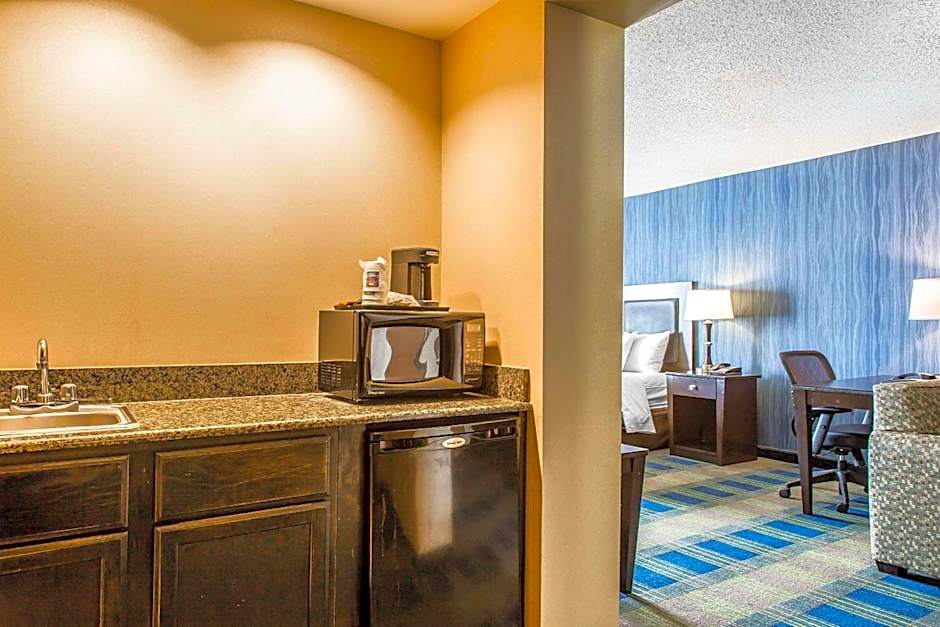 Comfort Inn & Suites