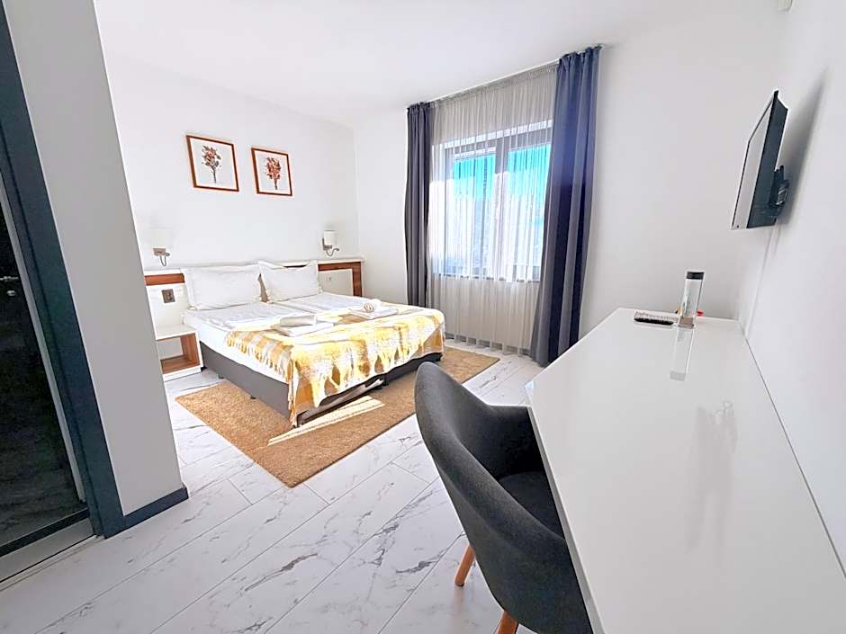 Photo 1 of 15 of Standard 1 Queen Bed