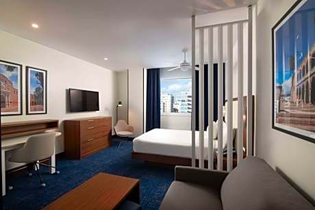 Queen Corner Studio with City View