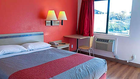 1 Full Bed | ADA/Tub