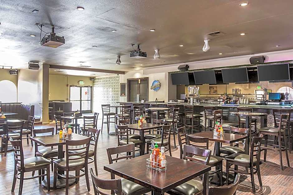 Quality Inn & Suites Bakersfield