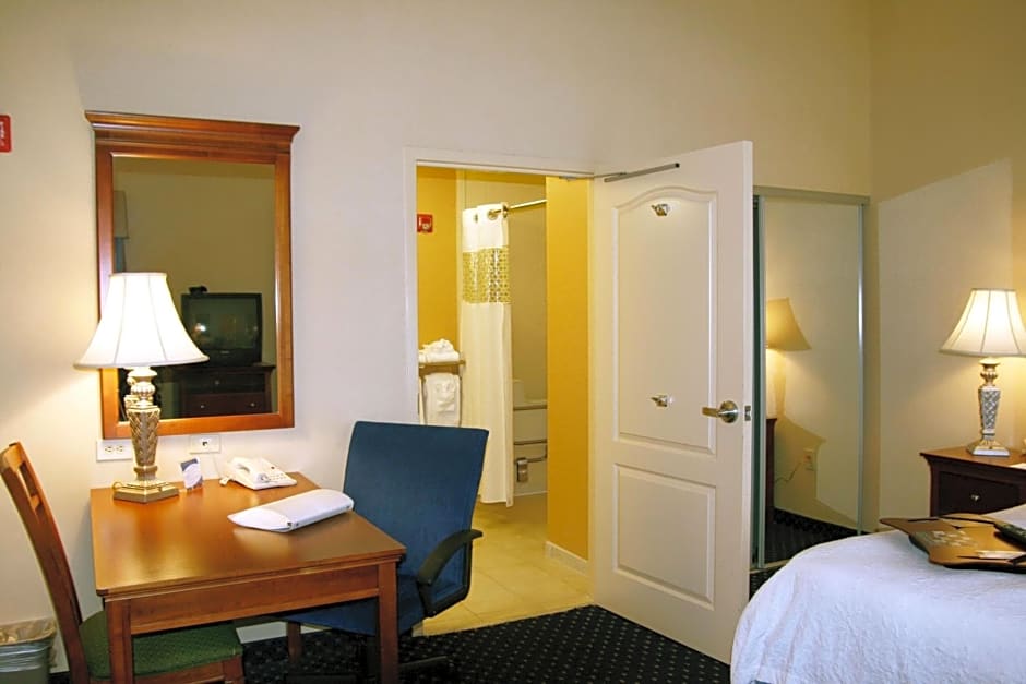 Hampton Inn and Suites Fredericksburg South