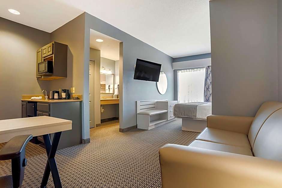 Best Western Plus Two Rivers Hotel & Suites