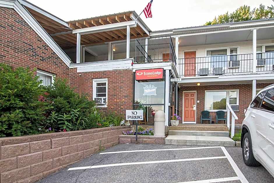 TiltonLodge Inn & Suites