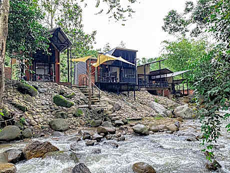 CASA DAMAI JANDA BAIK  RIVERSIDE TINY HOUSE