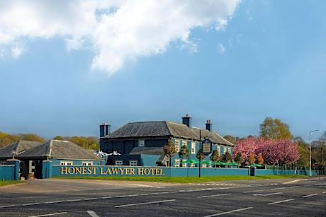 Honest Lawyer Hotel