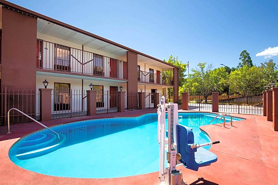 Days Inn by Wyndham Helen