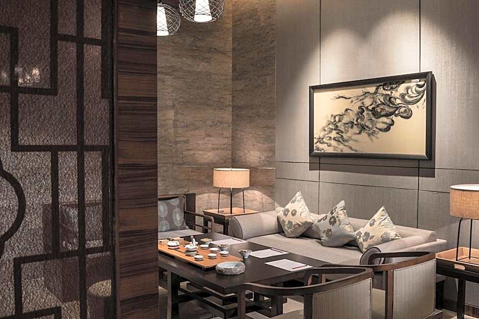 HUALUXE Yangjiang City Center By IHG