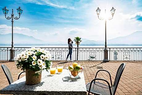 Studio with Lake View