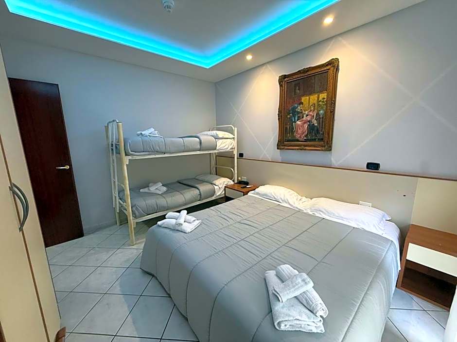Hotel Happy Days