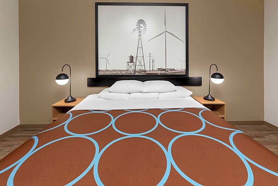 Super 8 by Wyndham San Antonio/Alamodome Area