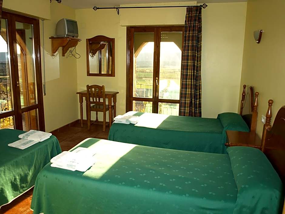 1 Double Bed or 2 Beds — 11 fotoğraftan 1. fotoğraf