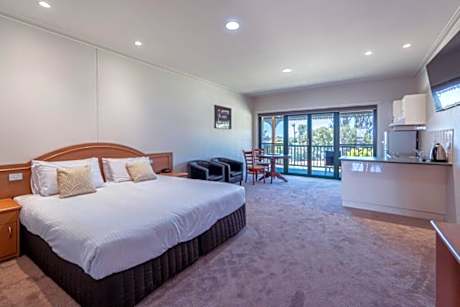 Waratah Suite