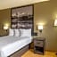 Super 8 by Wyndham Clinton