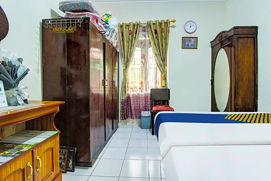 OYO HOMES 91242 Desa Wisata Cibuntu Kuningan Syariah