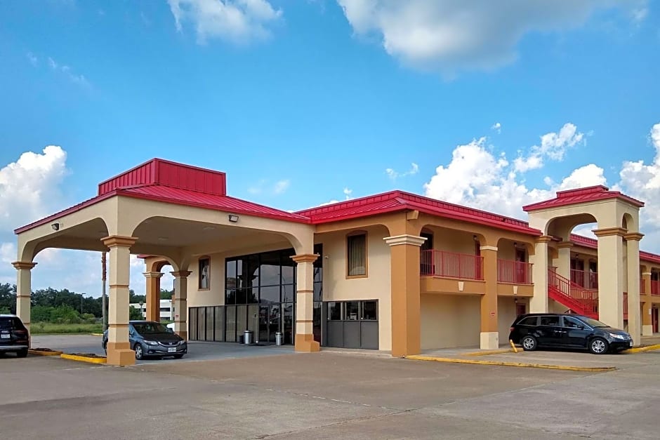 Econo Lodge Inn & Suites West – Energy Corridor