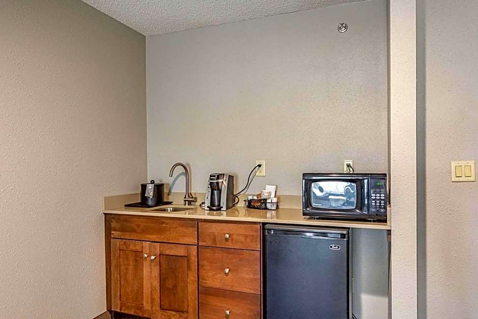 Riverview Inn & Suites, Ascend Hotel Collection
