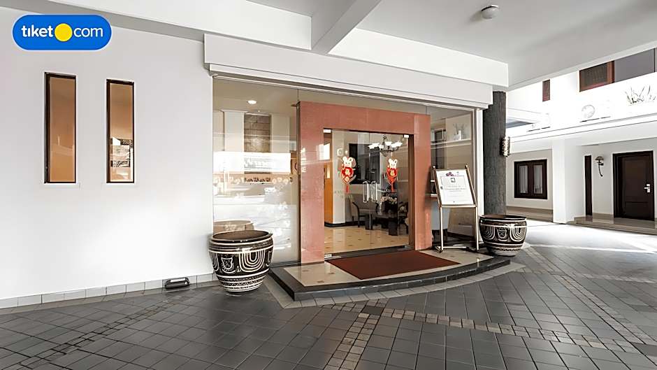 Grand Orchid Hotel