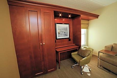 King Room with King Bed - Non-Smoking