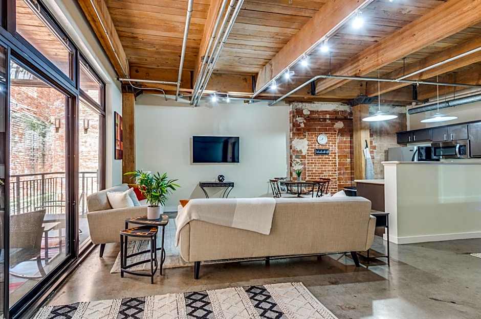 Downtown Dallas Condo - 2BR 1BA