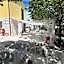 Casa Antia, nuovo bilocale con giardino in Residence con piscina