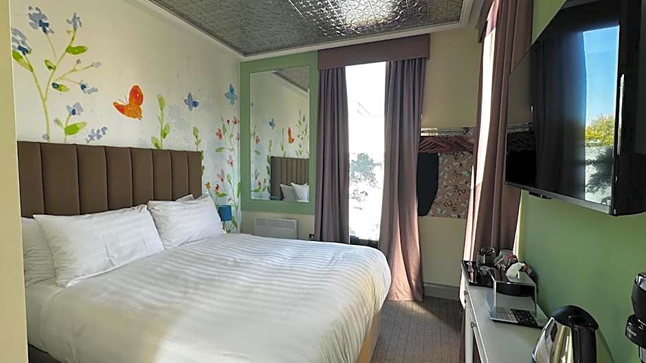 The Duchess Belle Hotel