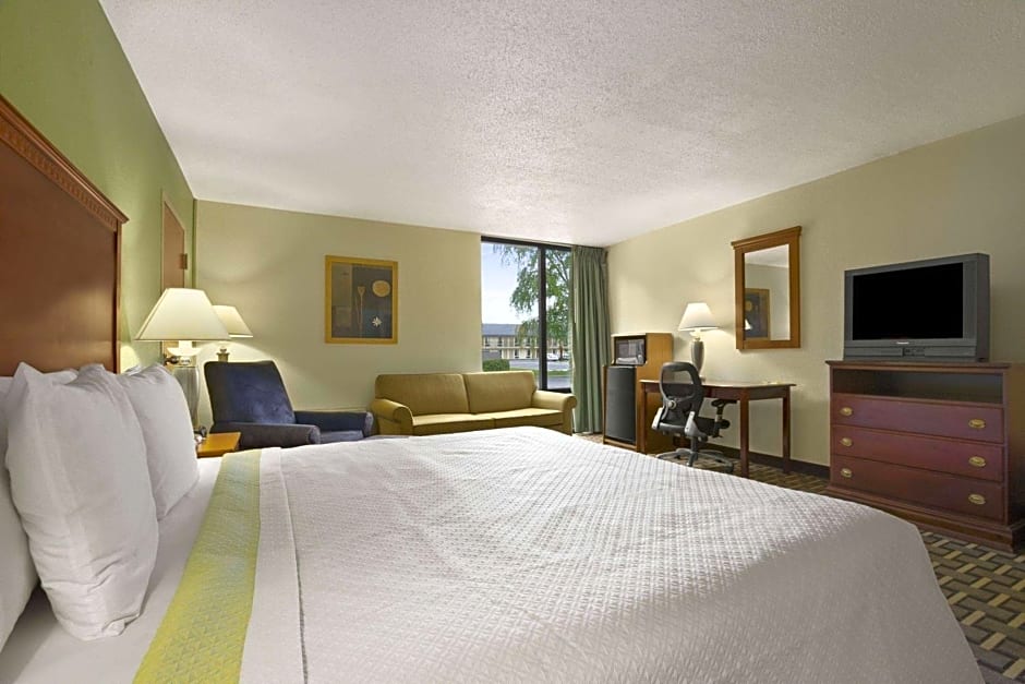 Days Inn by Wyndham Fayetteville-South/I-95 Exit 49