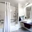 Holiday Inn Express Chicago - Magnificent Mile By IHG
