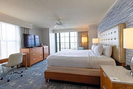King Room with Partial Ocean View - High Floor