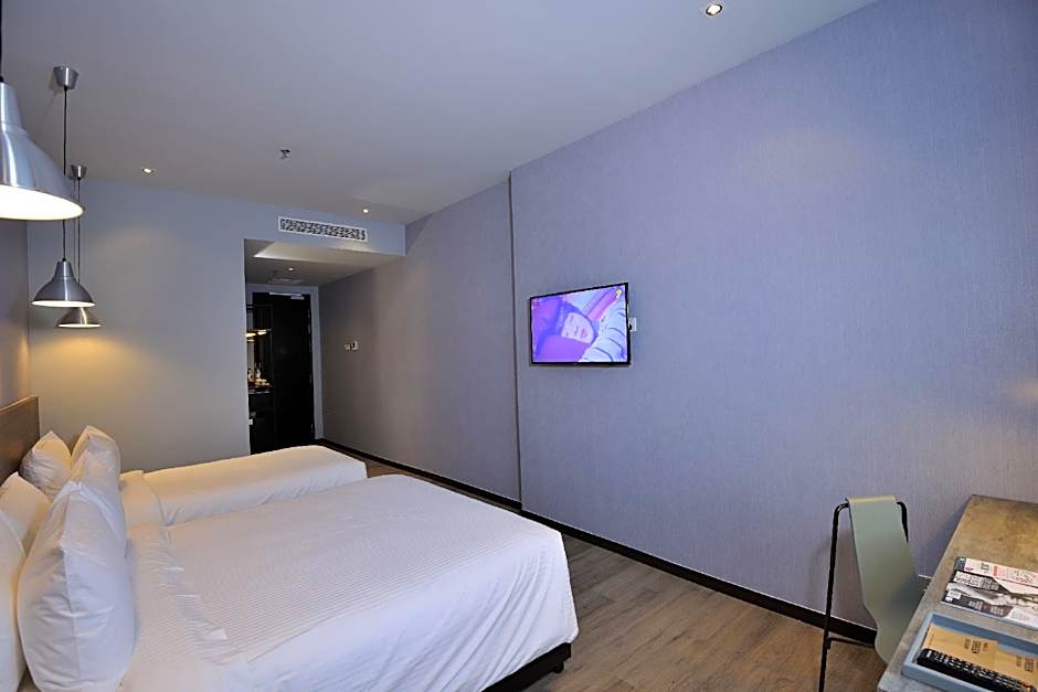 Urban H Hotel