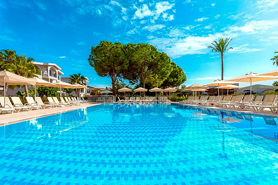 La Benata Beach Hotel