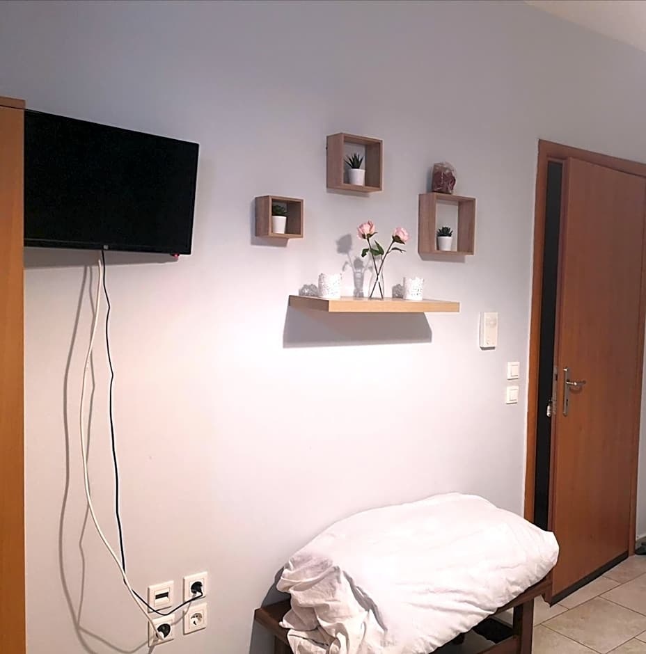 House in the center of Piraeus next to the port and the metro!!