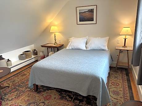 Queen Room with Shared Bathroom