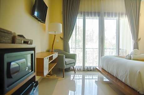Deluxe Room with Private Balcony