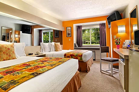 Deluxe Queen Room with Two Queen Beds