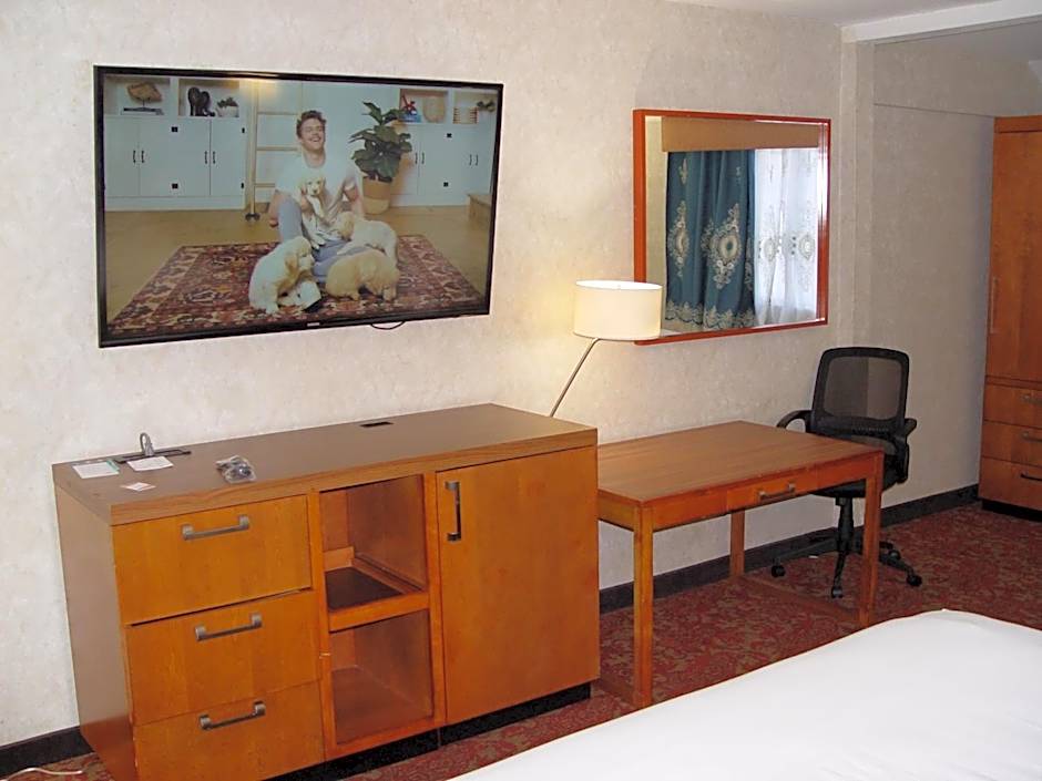 Clarion Hotel Bakersfield North