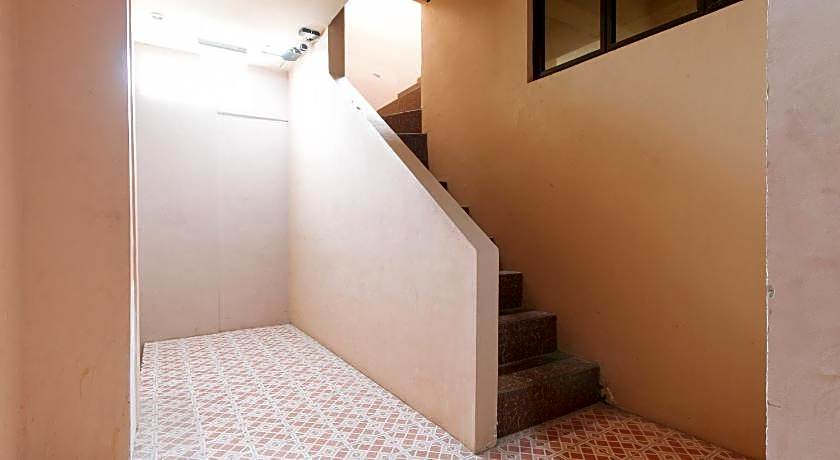 RedDoorz Plus @ Robinson's Circle (Quarantine Hotel)