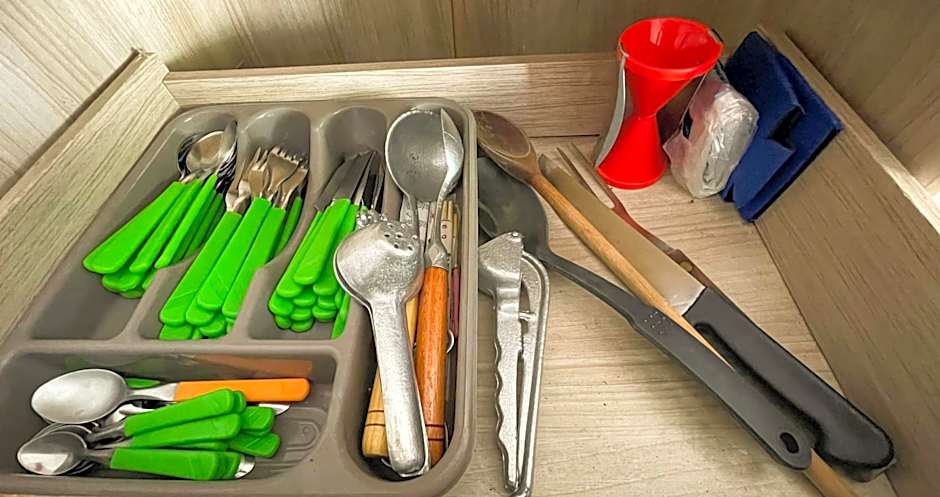 Pousada São Jorge 1 MIN A PÉ DA PRAIA Casa de família, simples e aconchegante, Na Av principal da praia café disponível até 12hs cozinha completa e churrasqueira disponível para uso ar cond das 20hs as 8 30