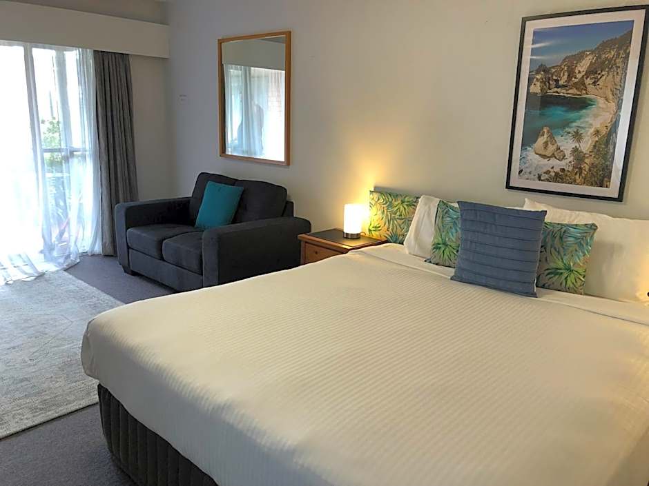 Avaleen Lodge Motor Inn