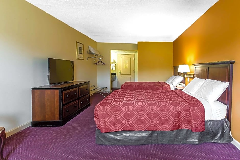 Econo Lodge At Six Flags