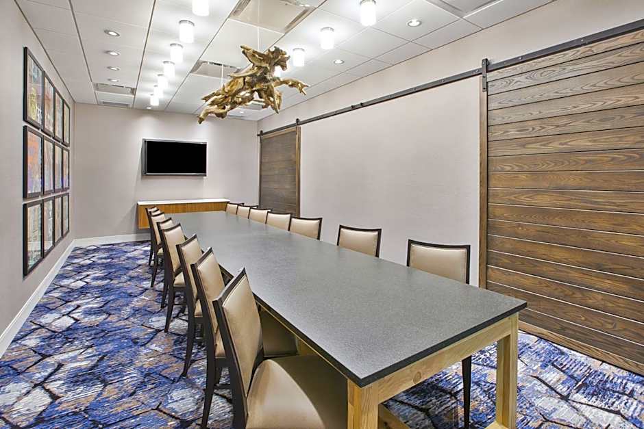 Holiday Inn Express & Suites Okemos - University Area By IHG