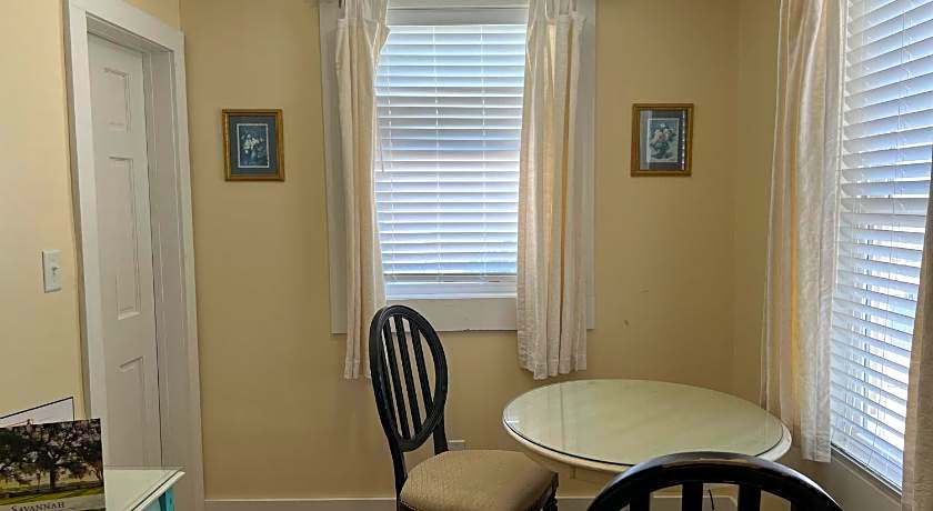 Georgianne Inn & Suites