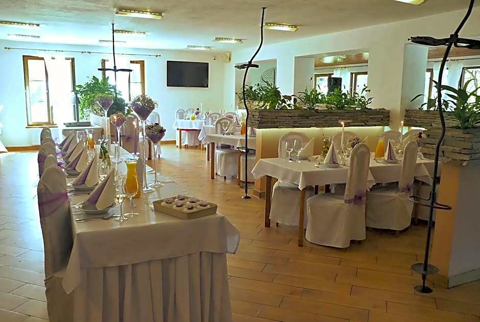 Restaurace a penzion Lutena