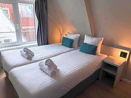 Twin Room with Private Bathroom